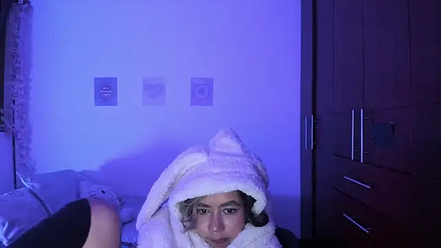 StephaniFox online show from 28, 10, 2025