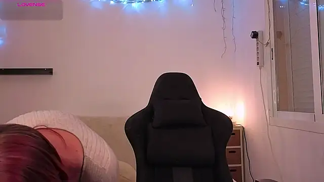 Snapshot of Karinchik_ chatting on 5, 12, 2025 Karinchik online show from 5, 12, 2025