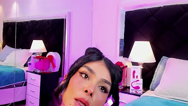 Snapshot of Holly_Brensonexx_ chatting on 18, 2, 2025 Holly Brensonexx online show from 18, 2, 2025
