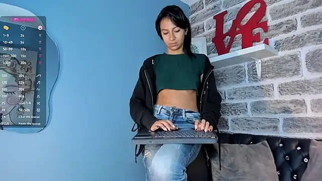 Tamaraakins online show from 2, 3, 2025