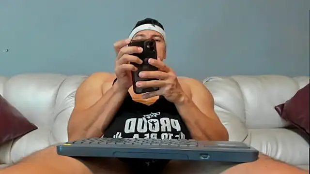 Snapshot of derekk_frostt chatting on 8, 9, 2025 derekk frostt online show from 8, 9, 2025