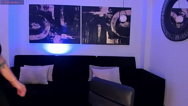 Snapshot of ViolettCastel chatting on 21, 10, 2025 ViolettCastel online show from 21, 10, 2025