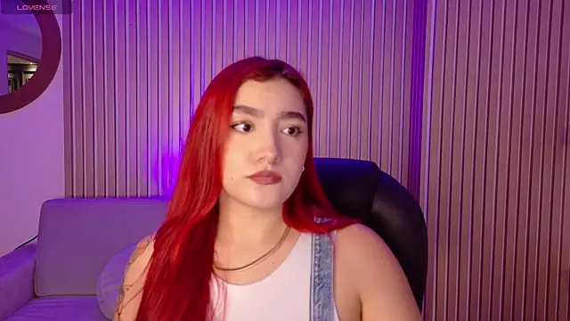 Snapshot of ViolettCastel chatting on 5, 11, 2025 ViolettCastel online show from 5, 11, 2025