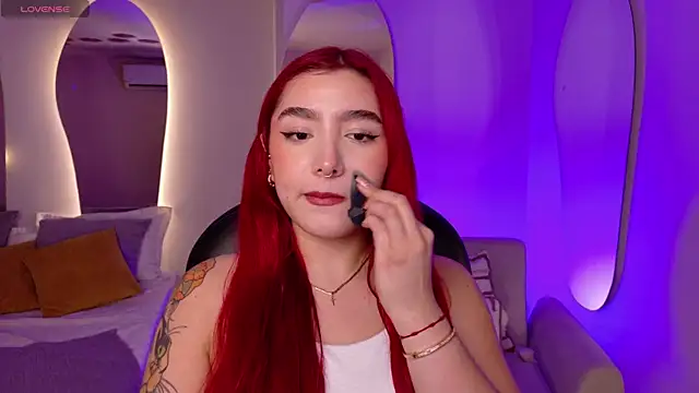 Snapshot of ViolettCastel chatting on 23, 11, 2025 ViolettCastel online show from 23, 11, 2025