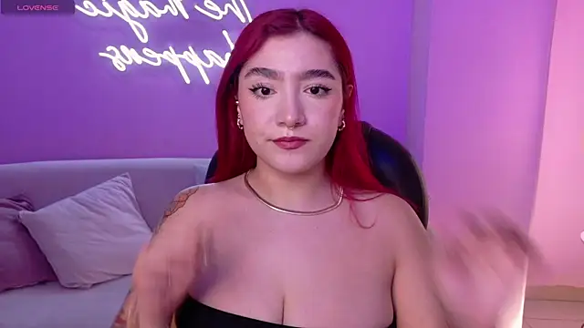 Snapshot of ViolettCastel chatting on 2, 12, 2025 ViolettCastel online show from 2, 12, 2025