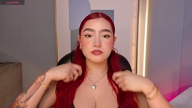 Snapshot of ViolettCastel chatting on 17, 11, 2025 ViolettCastel online show from 17, 11, 2025