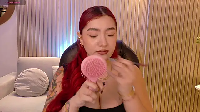 Snapshot of ViolettCastel chatting on 4, 11, 2025 ViolettCastel online show from 4, 11, 2025