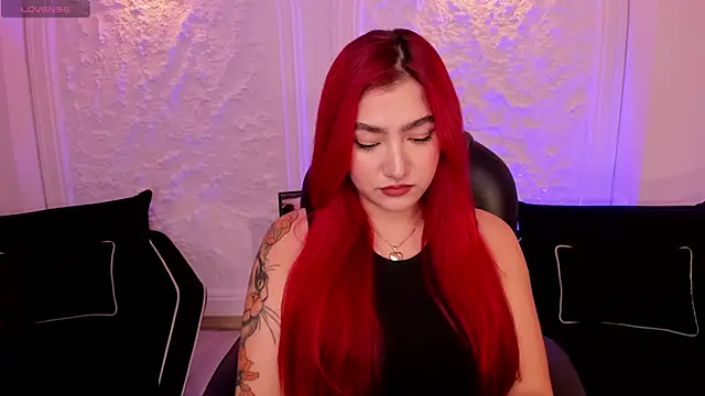 Snapshot of ViolettCastel chatting on 18, 10, 2025 ViolettCastel online show from 18, 10, 2025