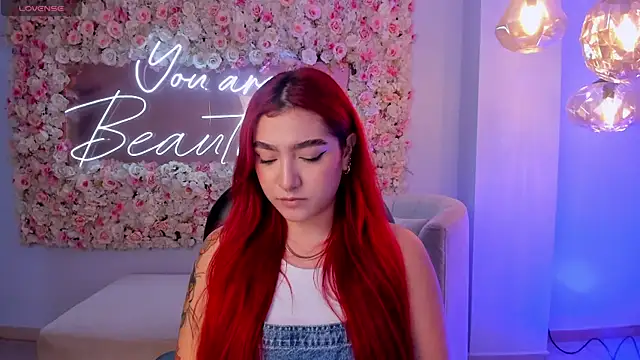 Snapshot of ViolettCastel chatting on 26, 10, 2025 ViolettCastel online show from 26, 10, 2025