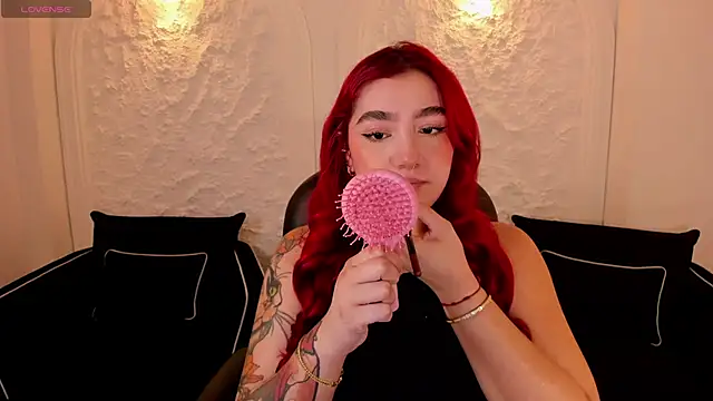 Snapshot of ViolettCastel chatting on 12, 10, 2025 ViolettCastel online show from 12, 10, 2025