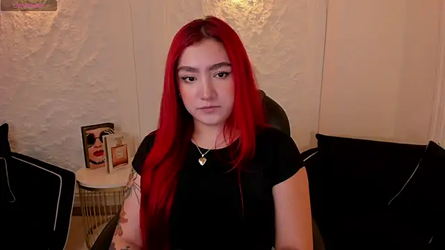 Snapshot of ViolettCastel chatting on 15, 10, 2025 ViolettCastel online show from 15, 10, 2025