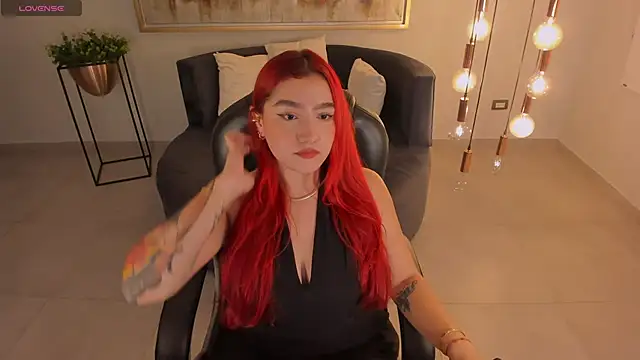 Snapshot of ViolettCastel chatting on 19, 10, 2025 ViolettCastel online show from 19, 10, 2025