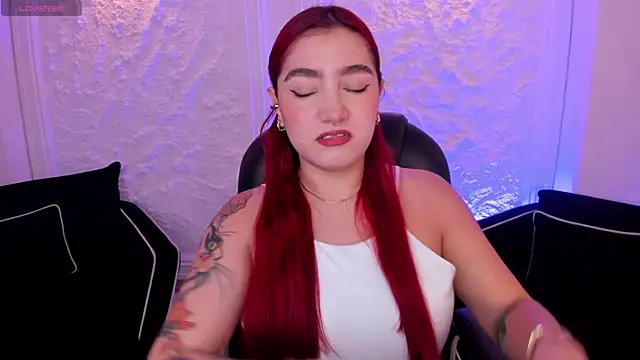 Snapshot of ViolettCastel chatting on 17, 10, 2025 ViolettCastel online show from 17, 10, 2025