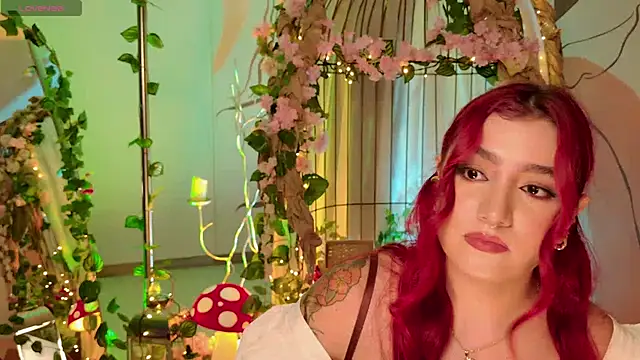 Snapshot of ViolettCastel chatting on 29, 10, 2025 ViolettCastel online show from 29, 10, 2025