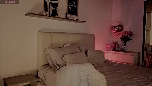 Roxxy mora online show from 11, 11, 2025