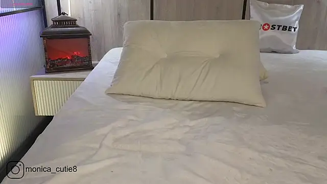 Monikacutie online show from 5, 1, 2025