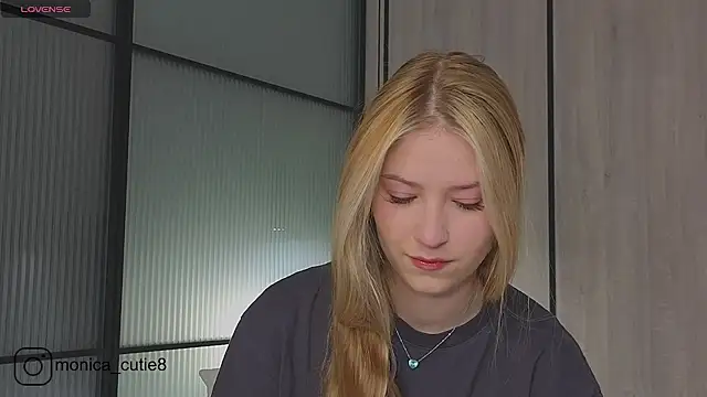 Monikacutie online show from 3, 3, 2025