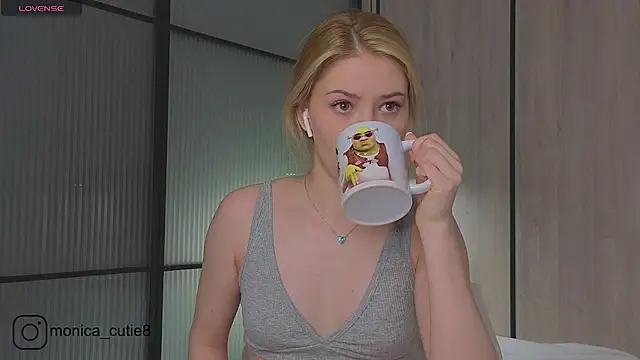 Monikacutie online show from 10, 3, 2025