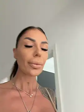 RaquelleVon online show from 19, 3, 2026