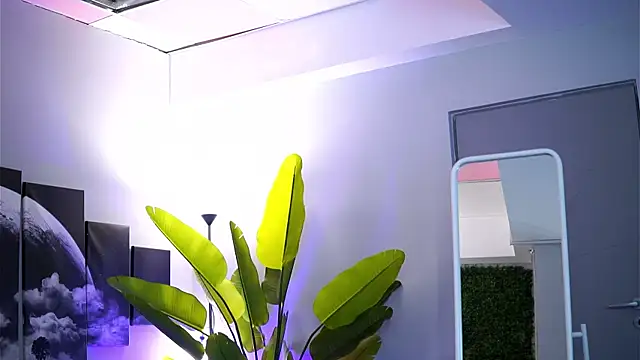 Snapshot of RaquelleVon chatting on 5, 10, 2025 RaquelleVon online show from 5, 10, 2025