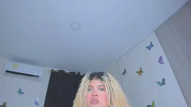 sofiacastillo01 online show from 5, 12, 2025