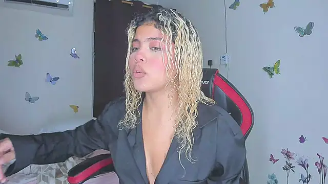 sofiacastillo01 online show from 24, 11, 2025