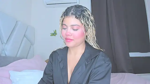 sofiacastillo01 online show from 28, 4, 2026