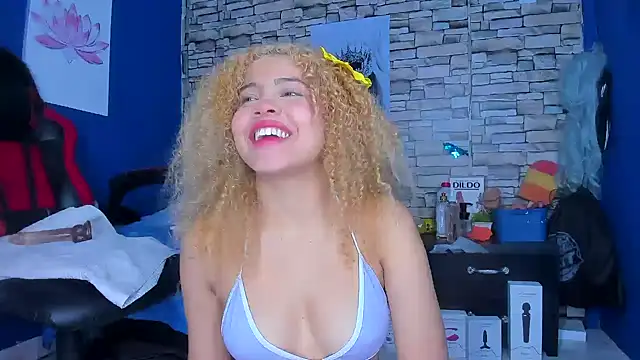sofiacastillo01 online show from 25, 2, 2025