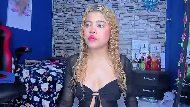 sofiacastillo01 online show from 10, 3, 2025