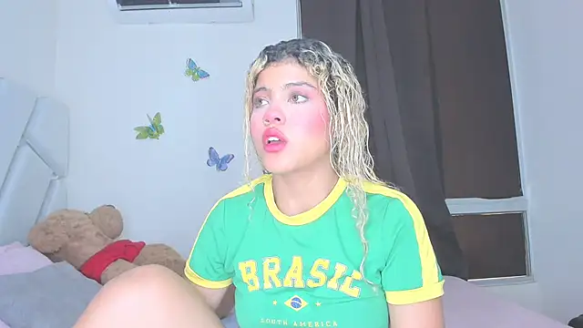 sofiacastillo01 online show from 19, 4, 2026