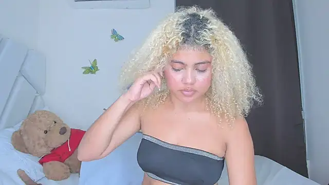 sofiacastillo01 online show from 24, 2, 2026