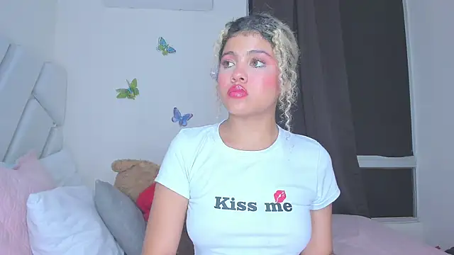 sofiacastillo01 online show from 23, 4, 2026