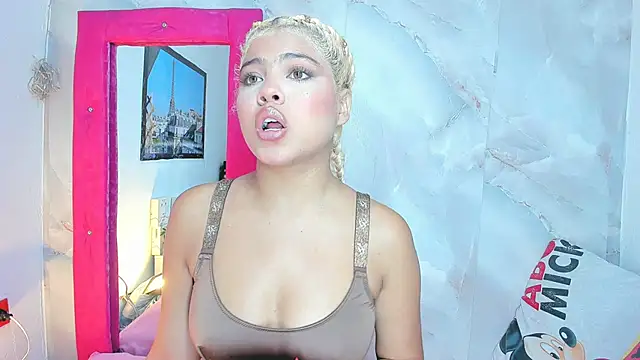 Snapshot of sofiacastillo01 chatting on 25, 6, 2026 sofiacastillo01 online show from 25, 6, 2026