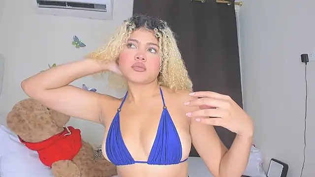 sofiacastillo01 online show from 19, 12, 2025