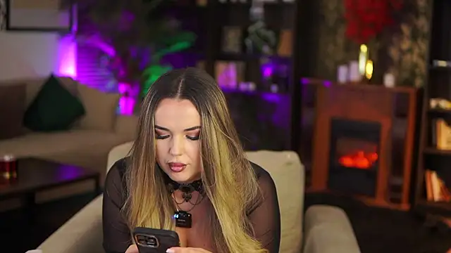 EvaSunderland online show from 1, 11, 2025