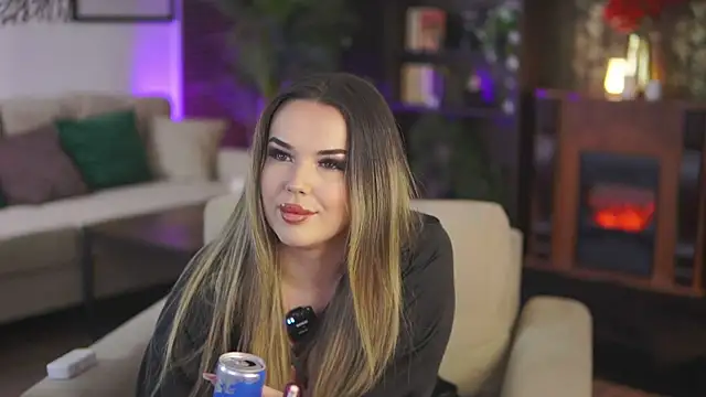 Snapshot of EvaSunderland chatting on 6, 2, 2025 EvaSunderland online show from 6, 2, 2025