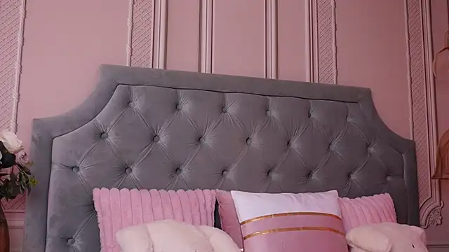 LucyAddison online show from 27, 10, 2025