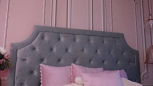 LucyAddison online show from 30, 10, 2025