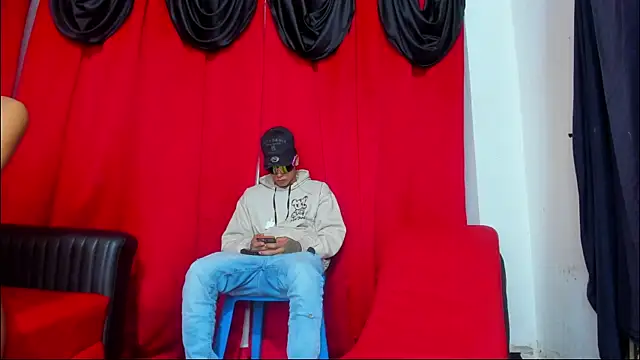 Snapshot of Extreme_Team8 chatting on 13, 11, 2025 Extreme Team8 online show from 13, 11, 2025