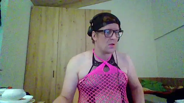 Snapshot of Bigthroaterboy chatting on 16, 9, 2025 Bigthroaterboy online show from 16, 9, 2025