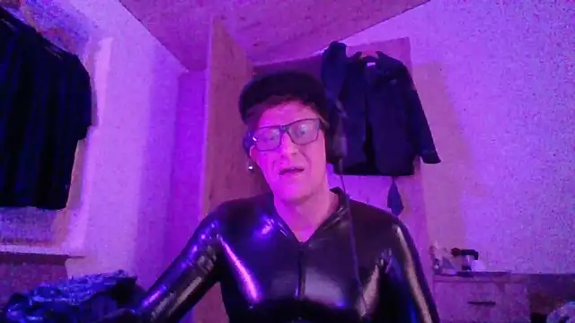 Bigthroaterboy online show from 2, 11, 2025