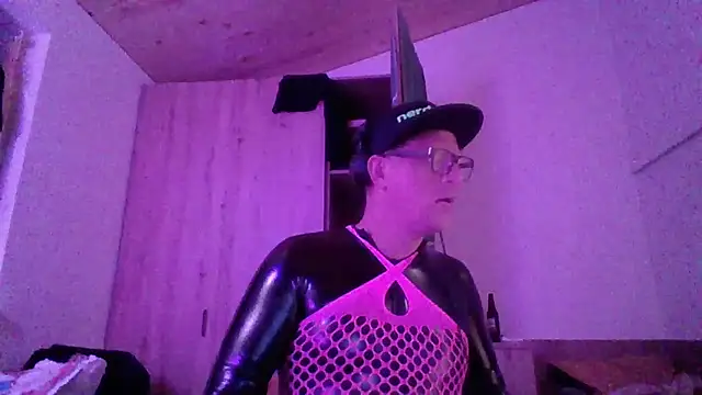 Snapshot of Bigthroaterboy chatting on 4, 10, 2025 Bigthroaterboy online show from 4, 10, 2025
