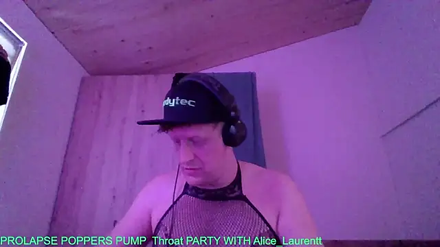 Snapshot of Bigthroaterboy chatting on 5, 10, 2025 Bigthroaterboy online show from 5, 10, 2025