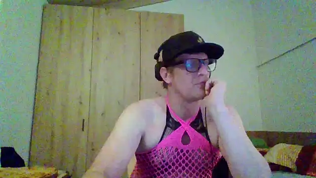Snapshot of Bigthroaterboy chatting on 14, 9, 2025 Bigthroaterboy online show from 14, 9, 2025