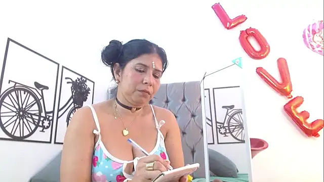 YUSELFI ROSS  online show from 2, 3, 2025