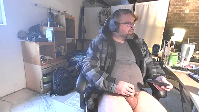 Snapshot of MagnusCockus chatting on 2, 4, 2026 MagnusCockus online show from 2, 4, 2026