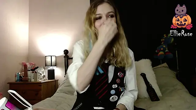 Snapshot of EllieeRose chatting on 11, 10, 2025 EllieeRose online show from 11, 10, 2025