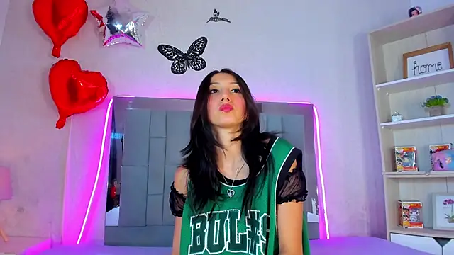 LyaEvanss online show from 5, 2, 2025