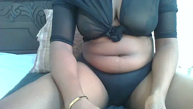 Snapshot of Honeyme24 chatting on 9, 7, 2026 Honeyme24 online show from 9, 7, 2026