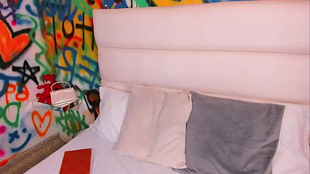 Liana Bernocchi online show from 15, 2, 2026